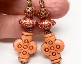 Vintage Lucite RETRO ORANGE CLOVER Shaped Bead Dangle Drop Earrings, Copper Beads, Brass Kidney Ear Wires