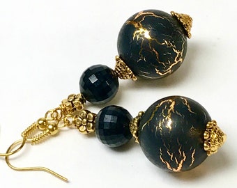 Vintage Japanese Lucite BLACK GOLD DRIZZLE Dangle Drop 1950s Bead Earrings, Vintage Black Faceted Crystal,Gold Flower Beads