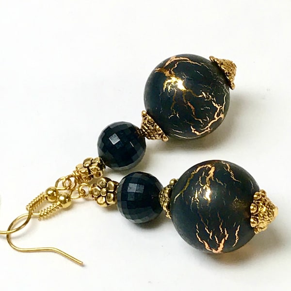 Vintage Japanese Lucite BLACK GOLD DRIZZLE Dangle Drop 1950s Bead Earrings, Vintage Black Faceted Crystal,Gold Flower Beads