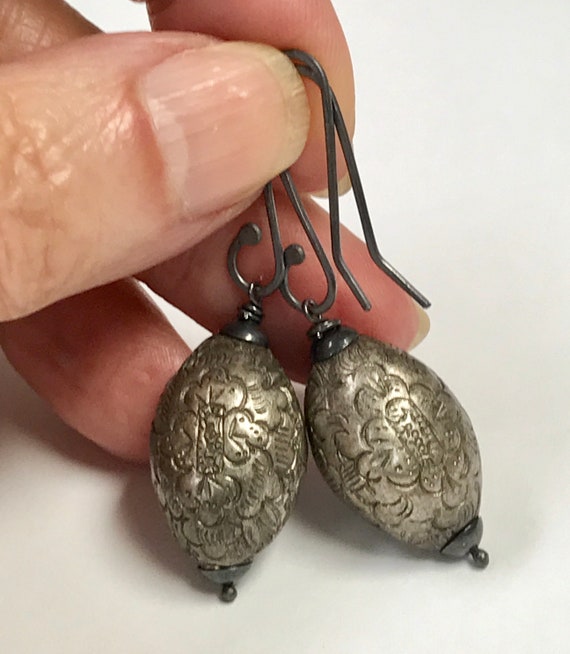 Antique CHINESE QING Silver Etched Floral Bead Or… - image 5