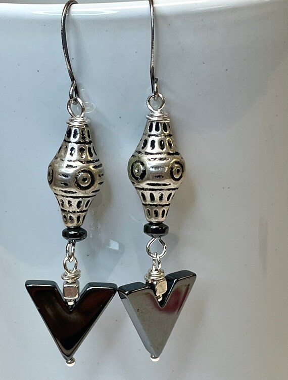 Vintage Hematite Triangular Long Bead Dangle Earr… - image 4