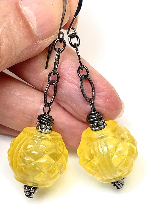 Vintage Japanese Lucite LEMON YELLOW LANTERN Bead… - image 3