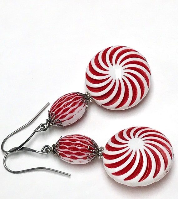 Vintage Italian Lucite RED WHITE PINWHEEL Bead Da… - image 1