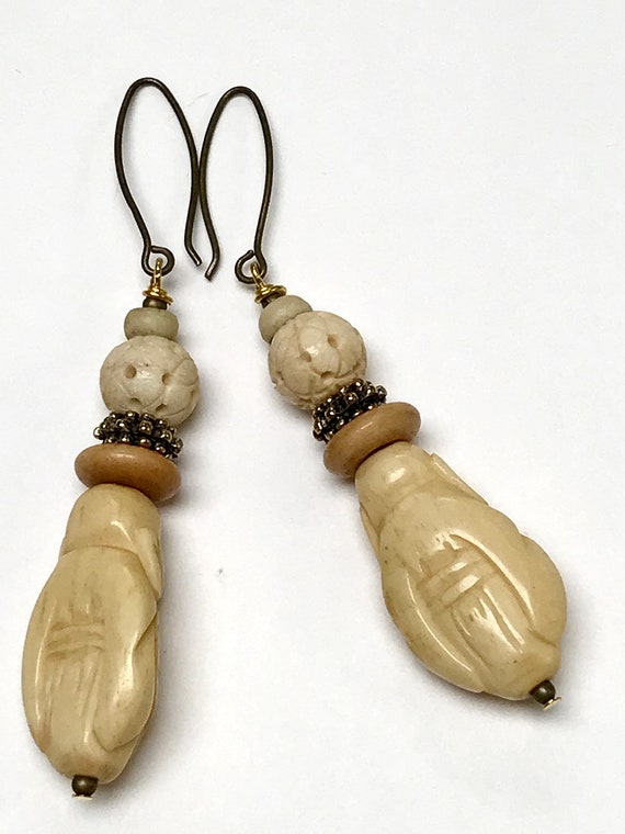 Vintage BONE Buddha Carved Bead Dangle Drop Earri… - image 3