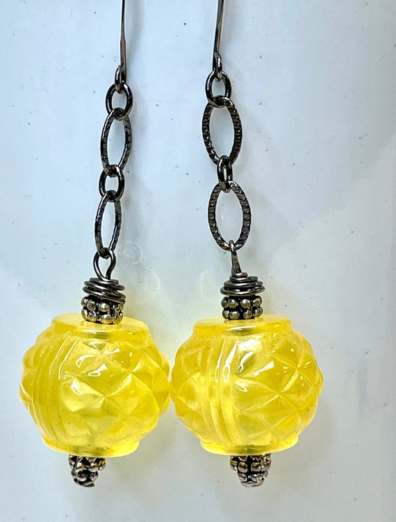 Vintage Japanese Lucite LEMON YELLOW LANTERN Bead… - image 1