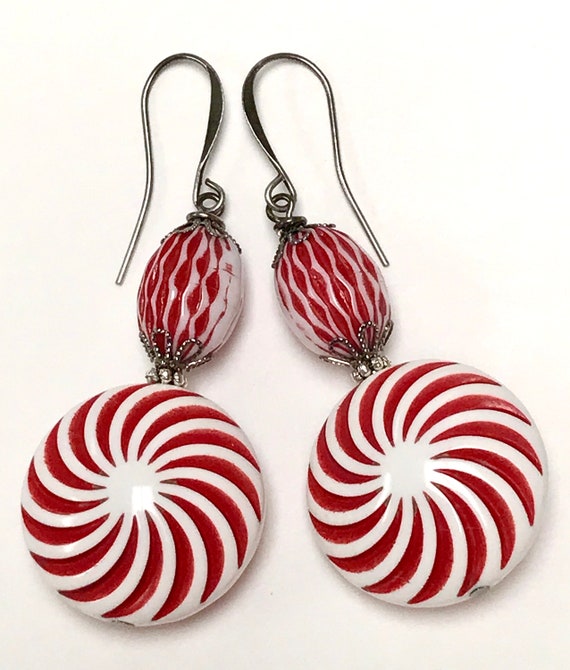 Vintage Italian Lucite RED WHITE PINWHEEL Bead Da… - image 2