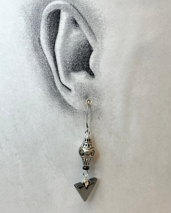 Vintage Hematite Triangular Long Bead Dangle Earr… - image 5