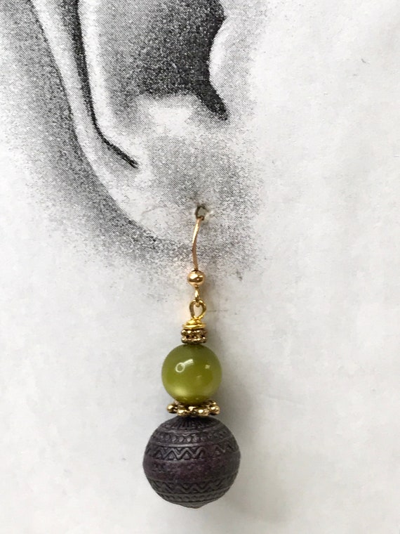 Vintage MOONGLOW Lucite JADE GREEN Bead Earrings … - image 6