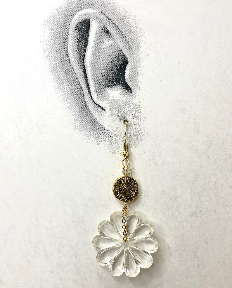 Vintage LUCITE FLOWER RETRO Clear Flat Bead Dangle Drop Earrings, Gold ...