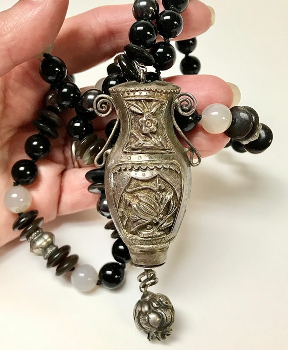 Antique Chinese Repousse display picture 3