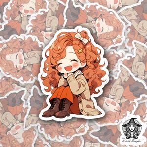 Puede incluir: Una pegatina con una ilustraci&oacute;n de dibujos animados de una ni&ntilde;a con el pelo largo y rizado rojo que lleva un jersey marr&oacute;n y pantalones naranjas. Est&aacute; sonriendo y tiene las manos juntas delante de ella. La pegatina est&aacute; sobre un fondo blanco.