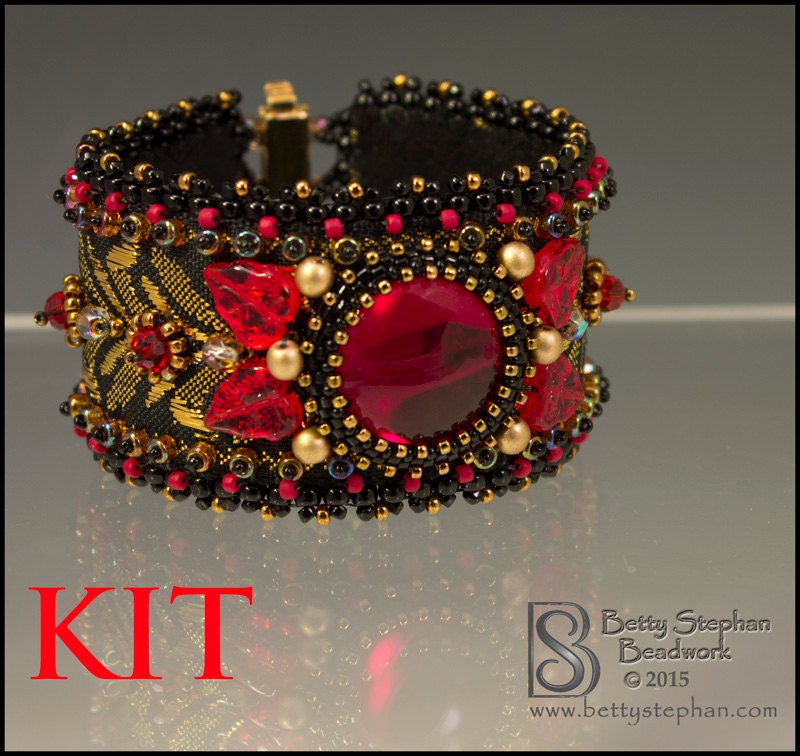 Totally Elegant Cuff Bracelet Kit red