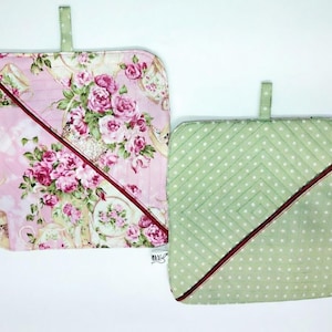 Pink Teacup Floral Pot Holder Set of 2, Reversible Quilted Hot Pads Pockets