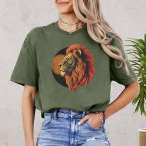 Lion T-shirt, Retro Animal T-Shirt, Retro Tee, Animal T-shirt, Animal Lover Gift, Hipster T-Shirt, Wildlife Tee, Nature Lover Gift, Lion Tee