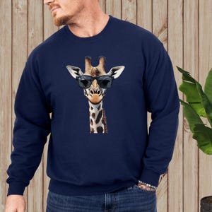 Giraffe Sweatshirt – Cool Animal Pullover with Sunglasses Graphic, Unique Gift for Men, Women, Teens, Safari Fans & Wildlife Animal Lovers
