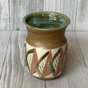 Kunstvaas met herfstbladerenmotief van Pottery Studio, gesigneerd door de kunstenaar, handgemaakt