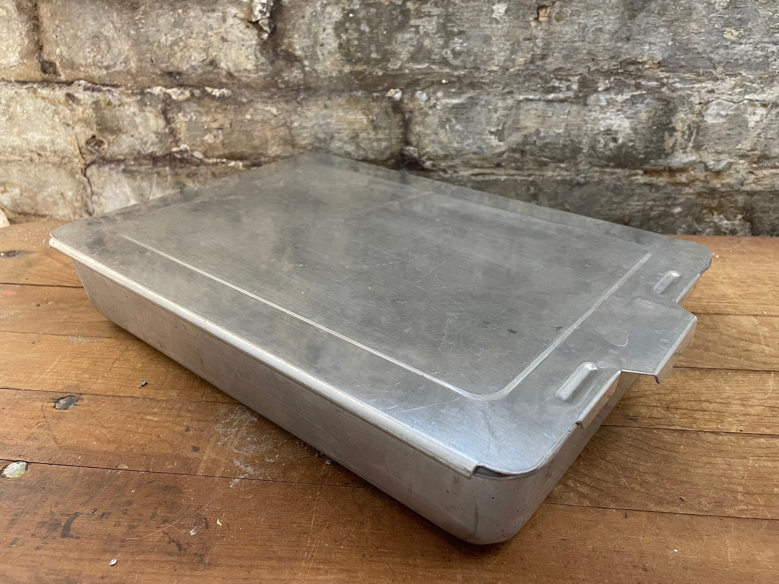 Vintage Aluminum 13 X 9 X 2 5/8 Cake Baking Pan With Slide-on 