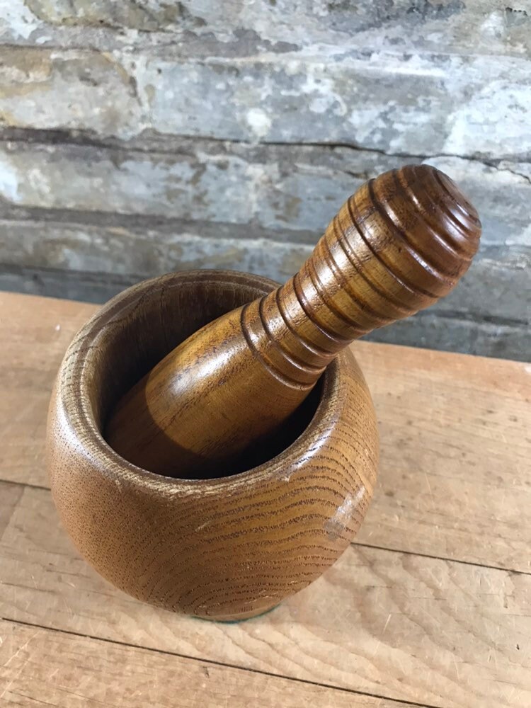 Mortier et pestal en bois