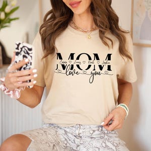 Personalized Mother&#39;s Day Gift Shirt, Custom Mom Split Name Frame T-Shirt, Cute Momma Outfit,  Mothers Day Shirt, Mama Tee, Custom Mom Shirt
