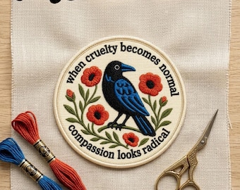 Écusson brodé quand la cruauté devient normale, écusson oiseau radical à l'apparence de compassion, écusson floral activiste pour veste sac chapeau