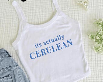C'est en fait un débardeur à fines bretelles brodé bleu ciel, un débardeur court citation mode, une chemise bleue minimaliste avec texte, un cadeau tendance pour elle