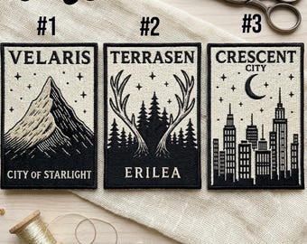 Patch brodé livresques Sarah J Maas, écusson de ville en croissant de verre, trône de roses et d'épines, cadeau de lecteur fantastique