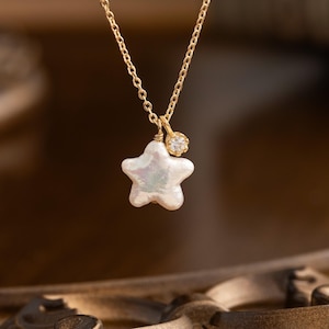 Baroque Pearl Star Necklace,Gold Pearl Necklace with Diamond,Freshwater Pearl Neckalce,Minimalist Pearl Necklace,Pearl Jewelry,Gift for Her