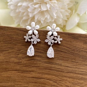 Flower Pearl Drop Earrings with Diamond,Real Freshwater Pearl Earrings,Crystal Earrings, Bridal Earrings,Weddding Earrings,Bridesmaid Gifts