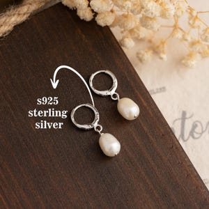 Silver Freshwater Pearl Earrings,Natural Pearl Hoop Earrings,Pearl Dangle Earrings,Pearl Huggie Hoops,Bridal Earrings,Bridesmaid Gifts