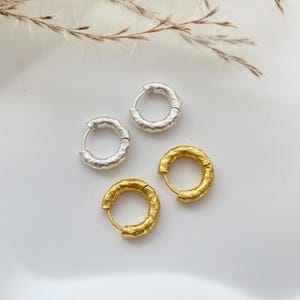10 mm Hammered Gold Hoop Earrings,Small Hoop Earrings,Huggie Earrings,Minimalist Everyday Earring,Chunky Gold Earrings,Birthday Gift for Her