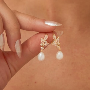 Natural Pearl Diamond Earrings,Crystal Bridal Earrings,Pearl Drop Earrings,Silver Leaf Diamond EarringsFreshwater Pearl Wedding Earrings