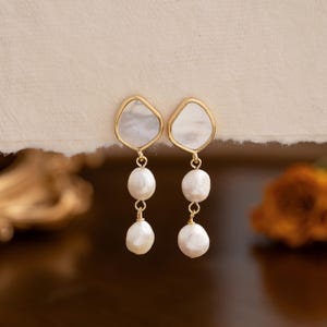 Natural Freshwater Pearl Earrings,Mother of Pearl Drop Earrings,Pearl Dangle Earrings,Wedding Earrings,Bridal Earrings,Bridesmaid Gifts