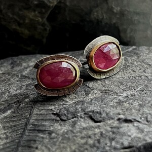 Ruby waaieroorknopjes in zilver en goud