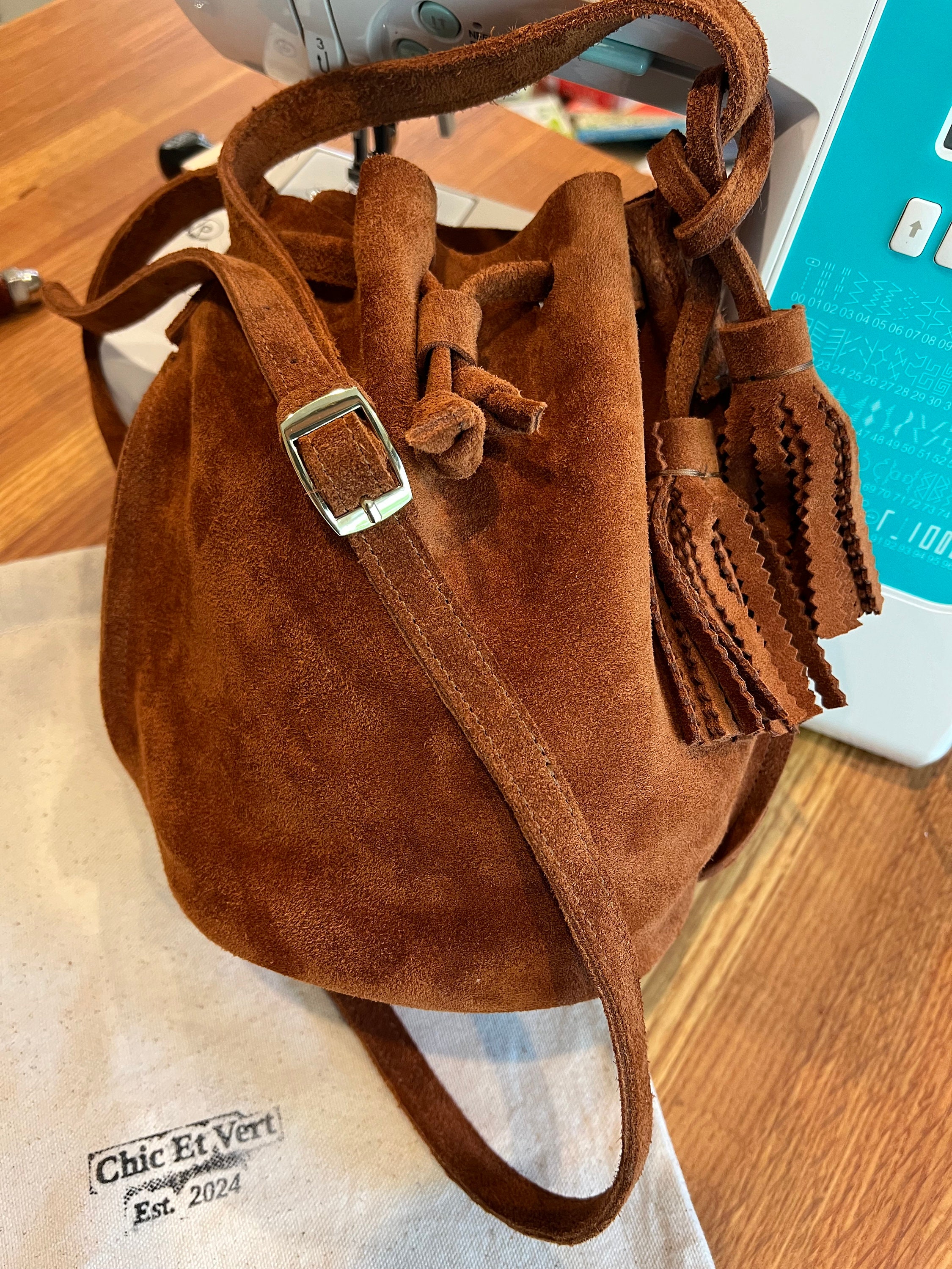 Sac Bandoulière En Daim Caramel - Fabrication Artisanale, Occasion En Parfait état