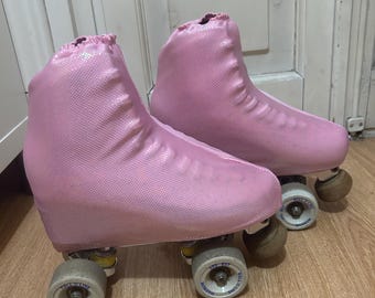 Rosa Glitzer-Schlittschuhüberzüge. Rosa Glitzer-Schlittschuhüberzüge.