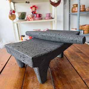 Metate gemaakt van vulkanisch gesteente