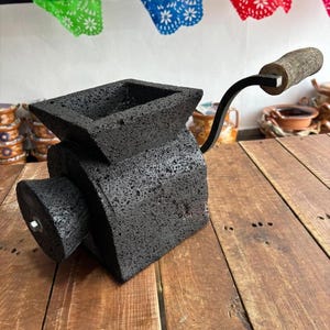 Mulino in pietra vulcanica