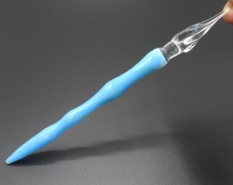 Glazen kroontjespen in zacht wolkenblauw - kalligrafiepen met glazen punt - glazen vulpen in murano-stijl - glazen kroontjespen - traditionele glazen pen