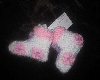 Baby meisje witte gehaakte rolschaatslaarsjes roze wielen & manchet lavendel veters handgemaakt origineel