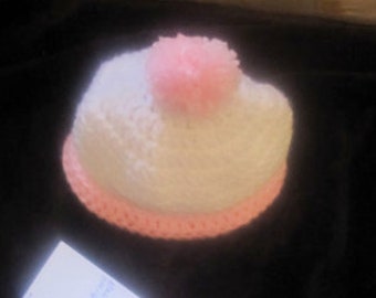 Witte muts voor babymeisjes, roze pompom, passend bij schaatsschoentjes, ongeveer 0-6 maanden.