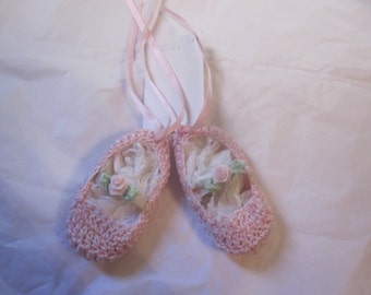 Pink White Cotton Crochet Baby Girl Ballet Slipper Booties 0-6 months Rose Trim Satin Ribbons Shower Gift Birth Present Spring Summer  Light