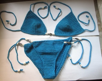 Turquoise gehaakte stringbikini: jaren 70 badpak met parelkatoen