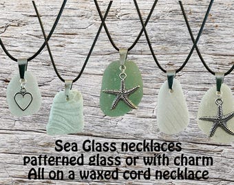 Collier en verre de mer avec verre à motifs ou breloque