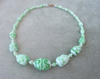 Art Deco Green Marbled Vintage Pressed Glass Beads Necklace / Czech / 1930s