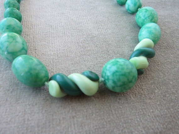 Vintage Art Deco Green Czech Peking Glass Beads N… - image 2