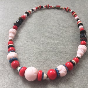 Art Deco Czech Glass Beads Necklace / 1930s