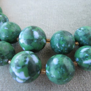 Vintage Japanese Large Texasware Confetti Splatter Beads Necklace / 1950s / Green and White image 2