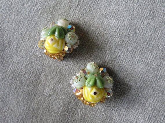 Vintage Art Deco Style Cluster Beads Earrings - image 1