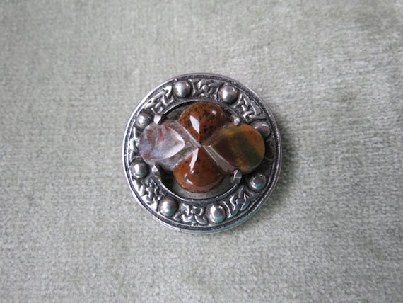 Antique Victorian Scottish Agate and Silver Brooch - image 1