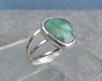 Natural Emerald Sterling Silver Triple Band Ring - UK size R / US size 8.75 - Handmade Organic Rustic Faceted Gemstone